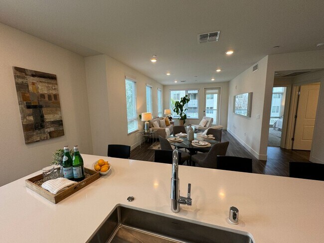 Foto del edificio - 3bd/3ba Townhouse in San Jose - Coming  Soon!