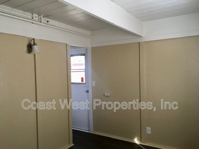 Building Photo - 3923 Hortensia St