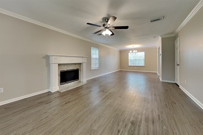 Foto del edificio - 2203 Pincher Creek Dr