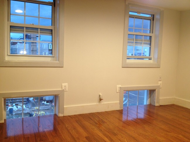 Building Photo - 255 Evergreen Ave