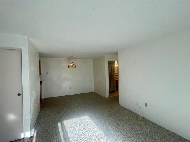 Foto del edificio - 9 Village Rock Ln