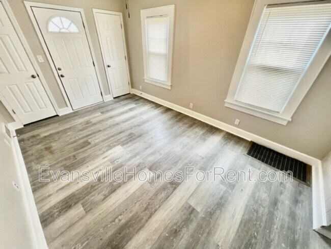 Foto del edificio - 3012 Edgewood Dr