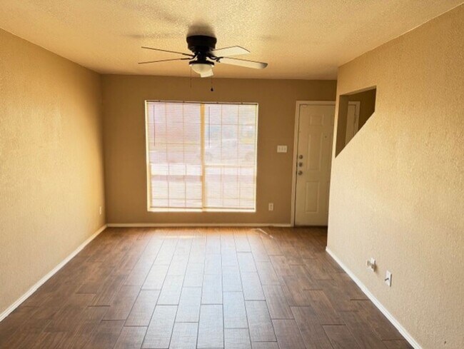 Foto del edificio - 3803 Woodrow Dr