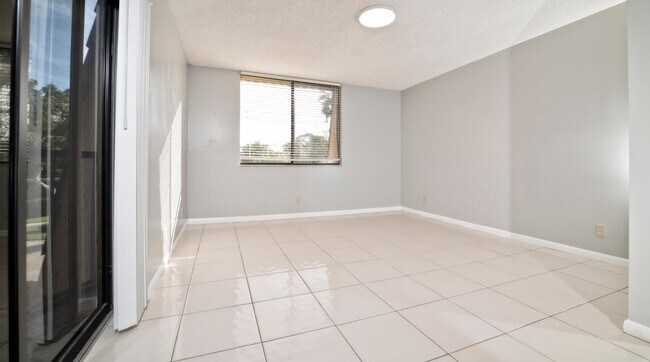 Building Photo - 8353 Trent Ct