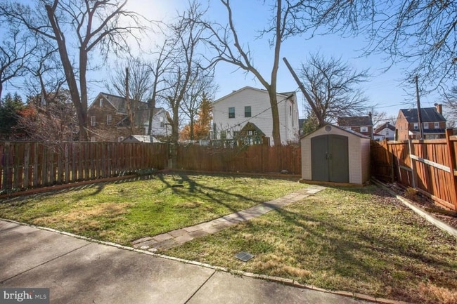 Photo - 844 Sligo Ave House