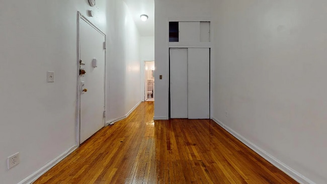 Building Photo - 410 E 83rd St