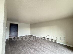 Building Photo - 938 N 100th St