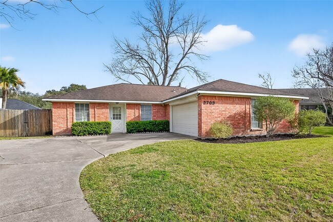 Foto del edificio - 2709 Lee Cir