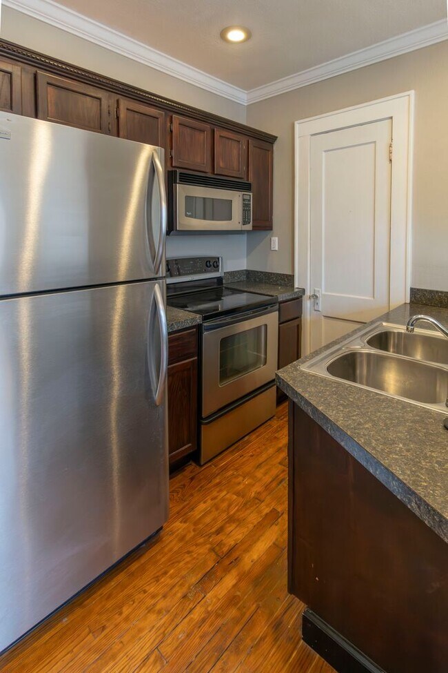 Foto del edificio - Charming Downtown Orlando 1/1 Corner Condo Near Lake Eola!