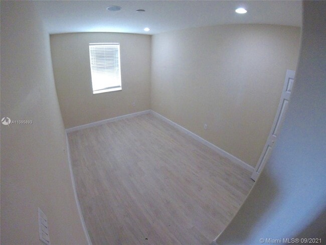 Building Photo - 990 NW 99th Ct