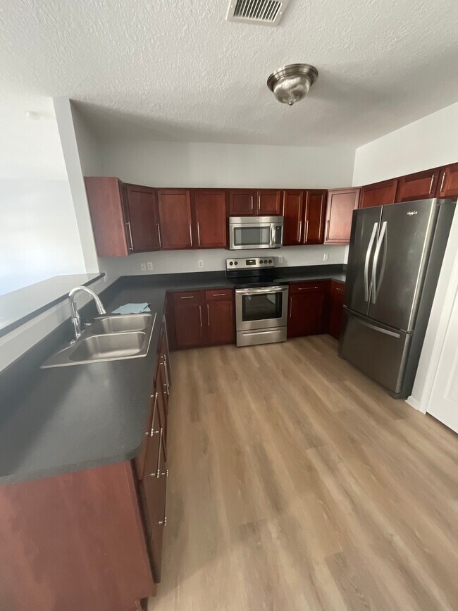 Building Photo - 28862 Cullen Dr