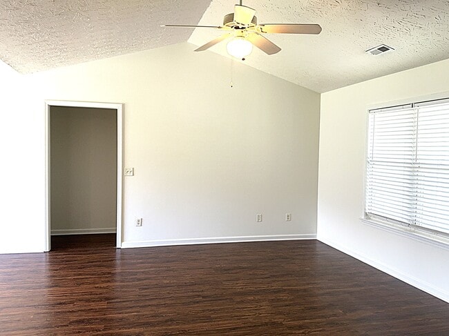 Building Photo - 9504 Huckabee Dr NE