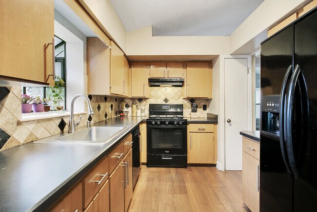 Building Photo - 292 Baywest Neighbors Cir