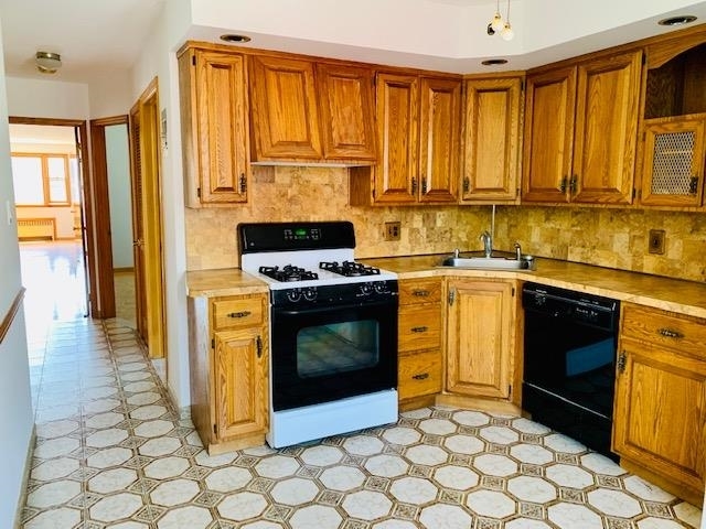 Building Photo - 33 E 38th St