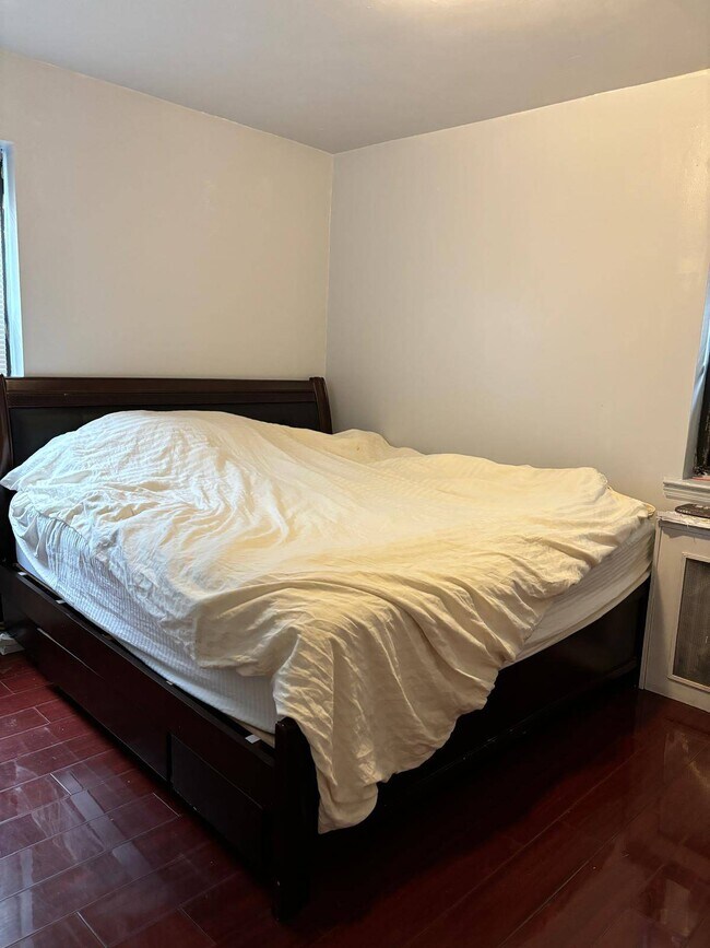 Foto del edificio - 144-46 77th Rd