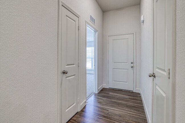 Foto del edificio - 855 S Hemlock St