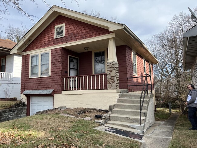 Building Photo - 3104 Cavanaugh Ave