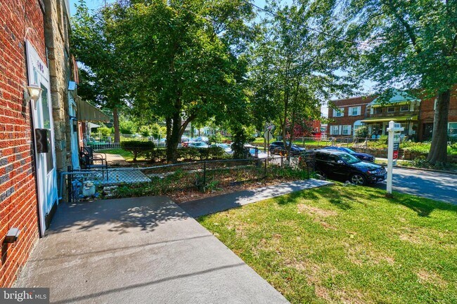 Building Photo - 408 Oakwood St SE