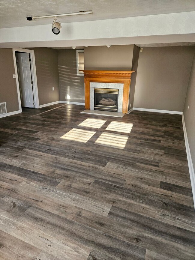 Building Photo - EDGEWOOD MEADOWS - SINGLE FAMILY HOME