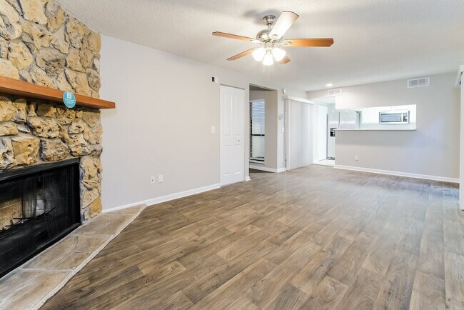 Building Photo - 6911 Coleus Ct