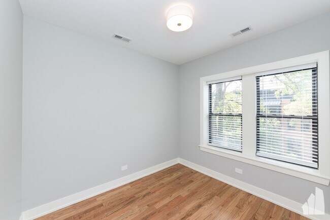 Building Photo - 2109 N Sedgwick St