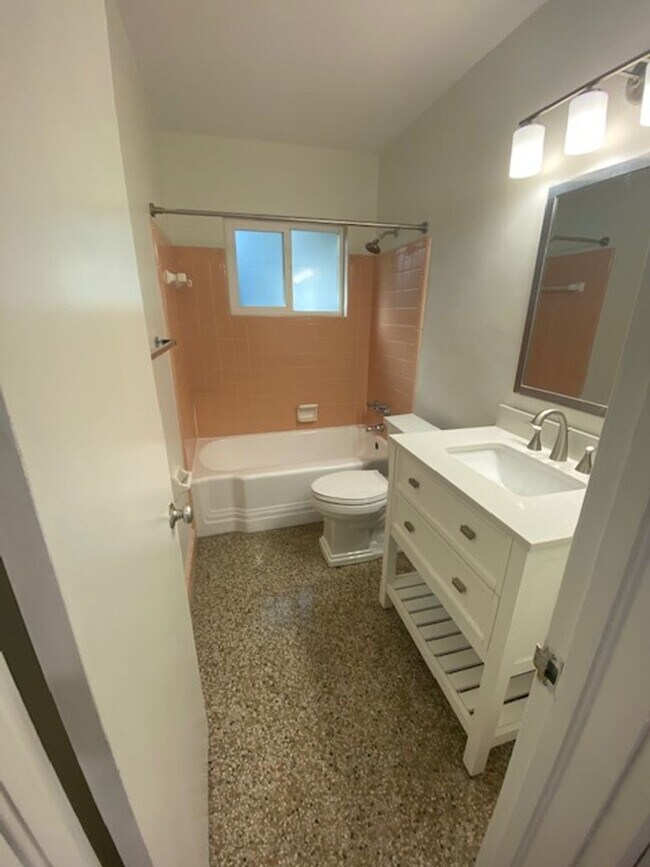 Foto del edificio - 921 NE 6th Ave