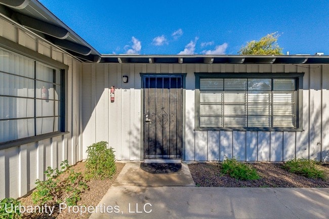 Building Photo - 825 E Marlette Ave