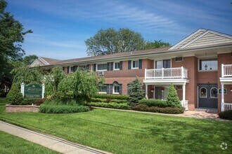 Building Photo - 675 Conklin St