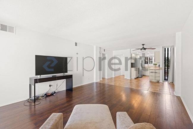 Building Photo - Unit Unit A