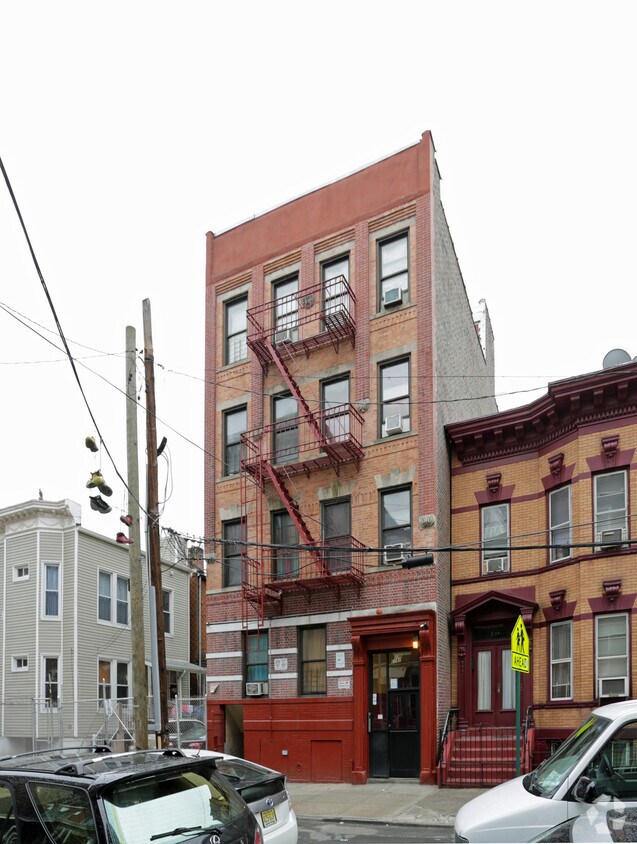 Primary Photo - 236 E 197th St