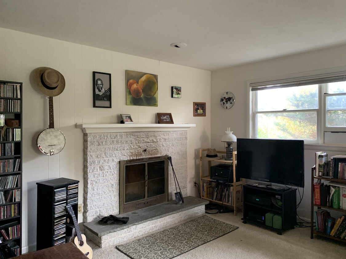 Primary Photo - 1644 Hawthorn Dr