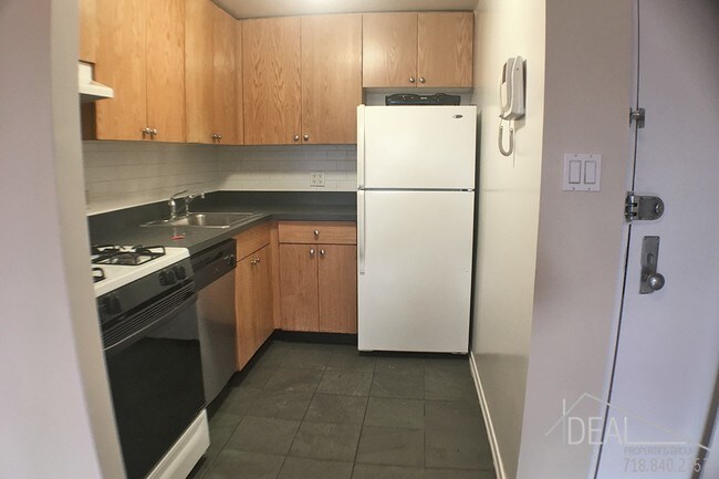 Building Photo - Second floor 1 Bedroom with Private Balcony