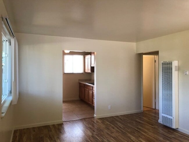 Building Photo - Adorable 2 bed 1 bath home near Downtown V...