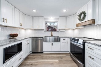Building Photo - 26715 Maplewood Dr