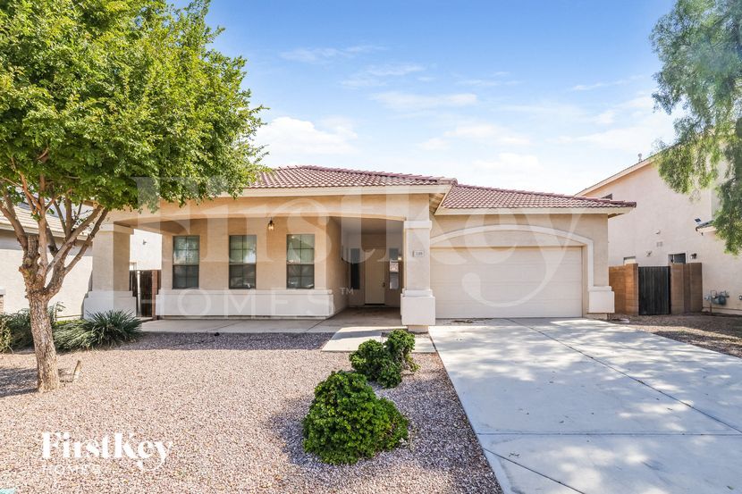 Foto principal - 1809 S 123rd Dr