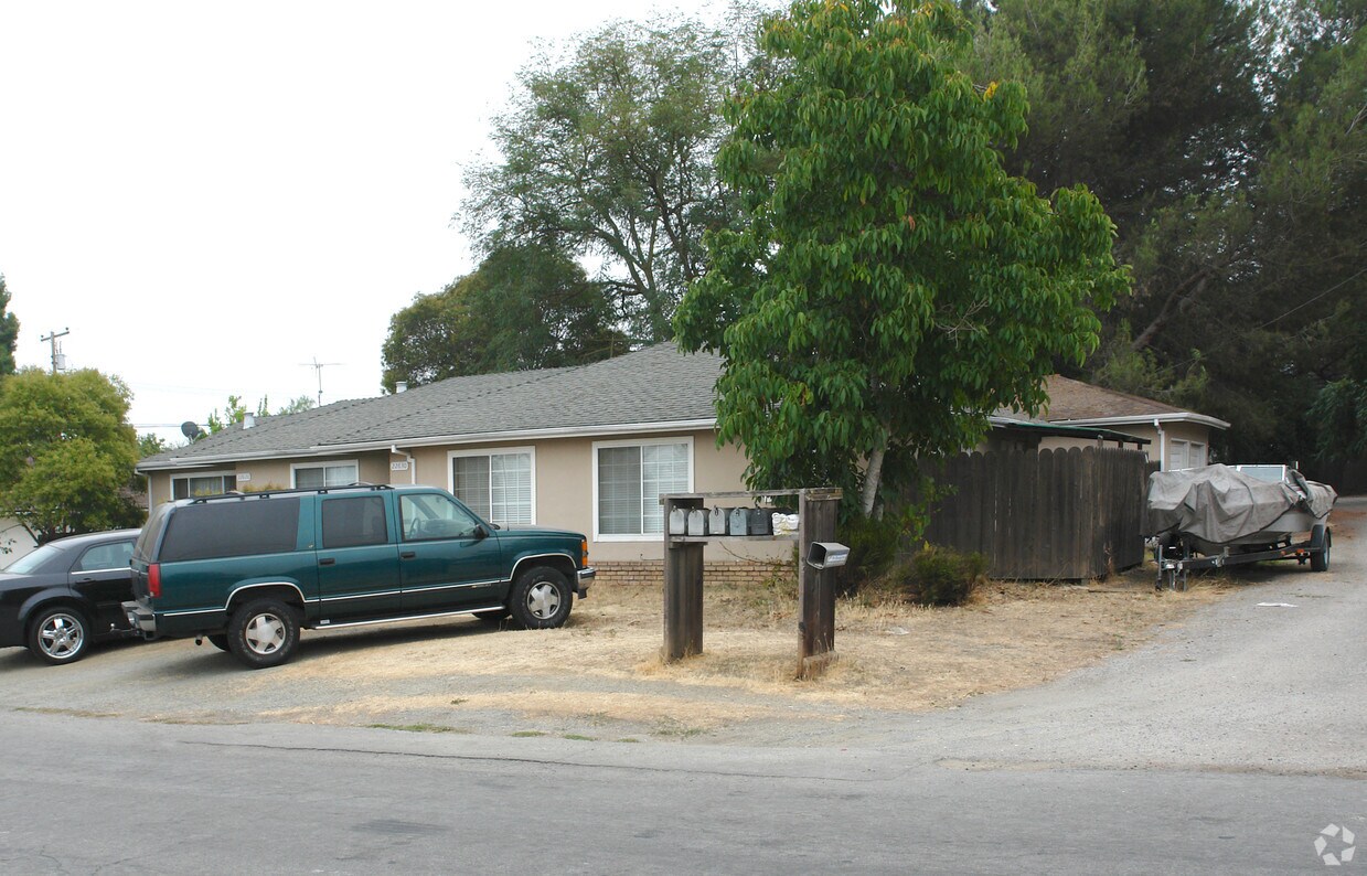 Building Photo - 22620-22630 Alcalde Rd