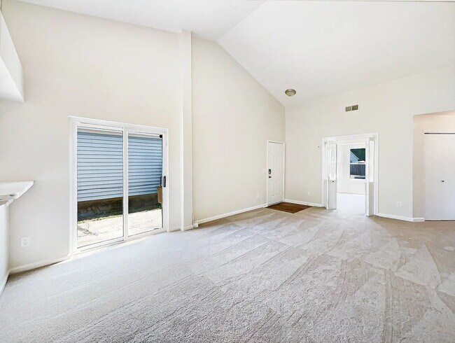 Foto del edificio - 3 bedroom 2 bathroom East Nashville!