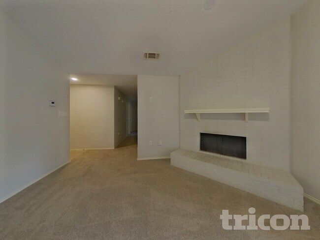 Building Photo - 537 Greenway Dr