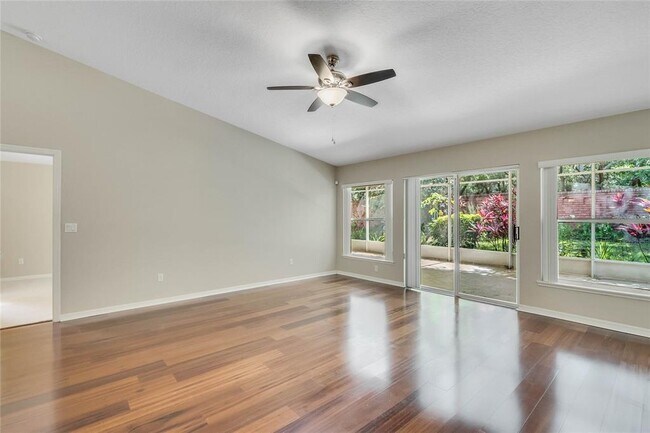 Foto del edificio - 119 Lake Darby Pl