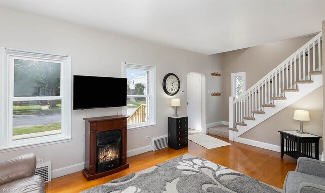 Building Photo - 3 br, 1 bath House - 6633 Van Buren Avenue...