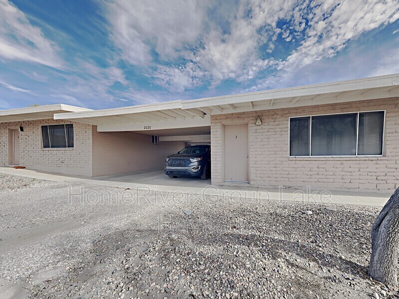 Foto principal - 2020 Smoketree Ave N