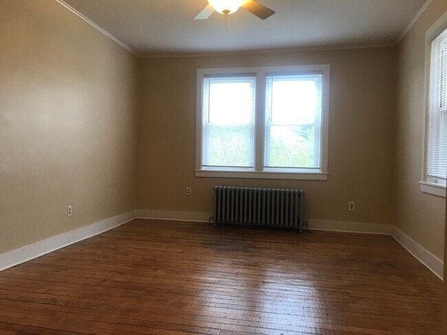 Building Photo - 159 River Ave