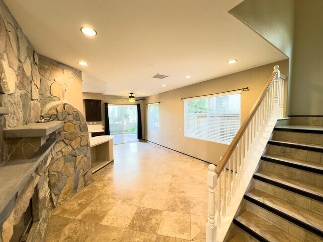 Building Photo - Wonderful 3 bedroom 2.5 bath home in Coast...