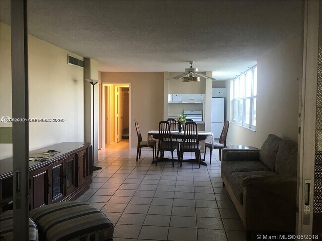 Foto del edificio - 9470 Live Oak Pl
