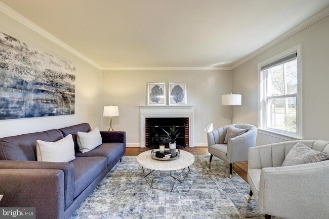 Foto del edificio - 2900 Linden Ln