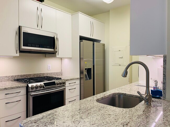 Foto del edificio - 11800 Old Georgetown Rd