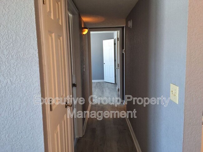 Foto del edificio - 365-12 ELMWOOD DRIVE