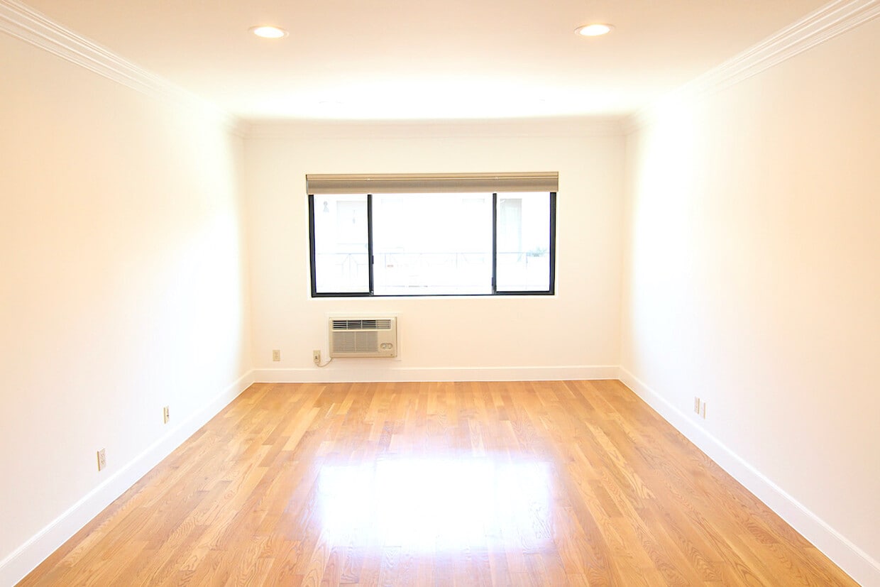 Primary Photo - 600 N Sweetzer Ave
