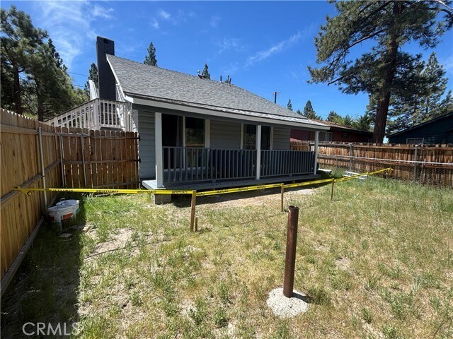 Building Photo - 445 E Meadow Ln