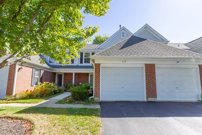 Foto del edificio - 319 Green Knoll Ln